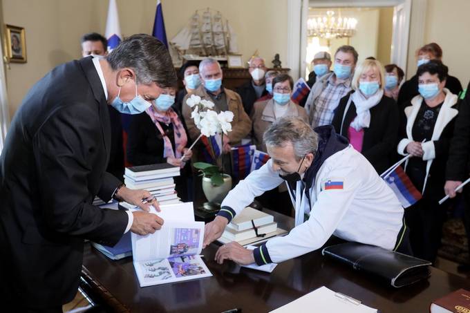 Ob dravnem prazniku, dnevu suverenosti, v Predsedniki palai dan odprtih vrat in poastitev 30. obletnice odhoda zadnjega vojaka JLA iz Slovenije
